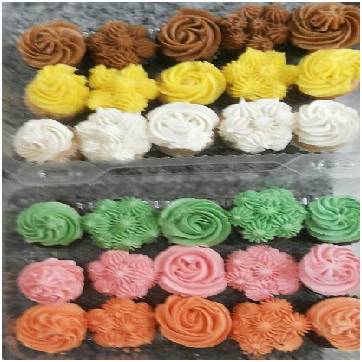 24 MINI CUPCAKE sencillo decoracion basica como la foto 2 colores y 2 sabores a eleccion(con azucar)